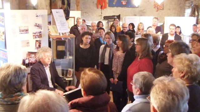 Der katholische Kirchenchor "Cäcilia" umrahmte die Eröffnung musikalisch